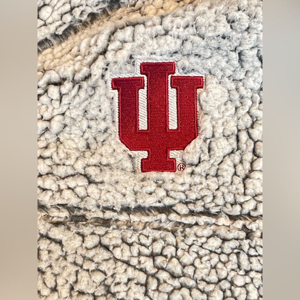 boxercraft Ivory Sherpa Pullover with Red IU Logo